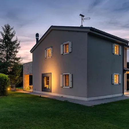 Istrian Mia, Pool & Jacuzzi Villa *